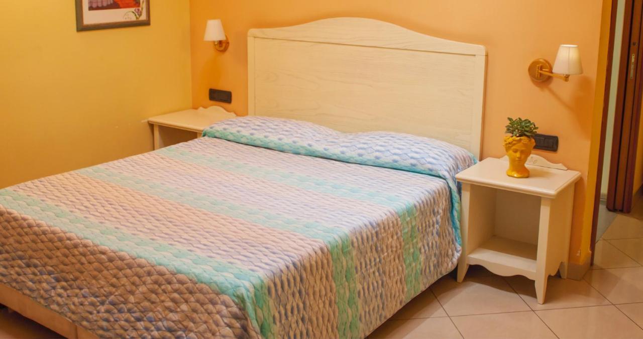 Hotel Serena Naples Luaran gambar