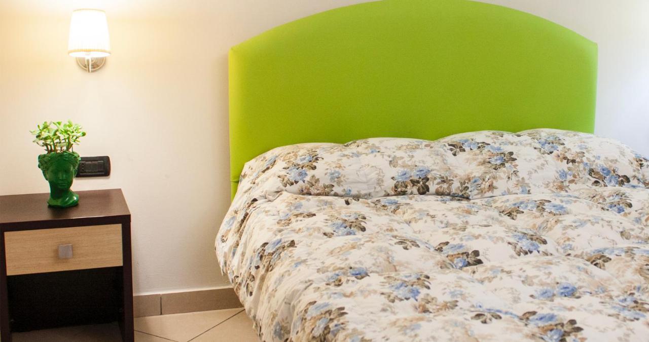 Hotel Serena Naples Luaran gambar