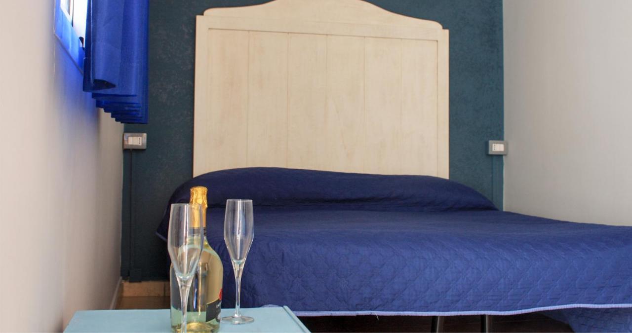 Hotel Serena Naples Luaran gambar