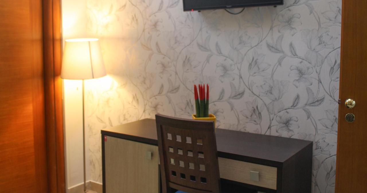 Hotel Serena Naples Luaran gambar