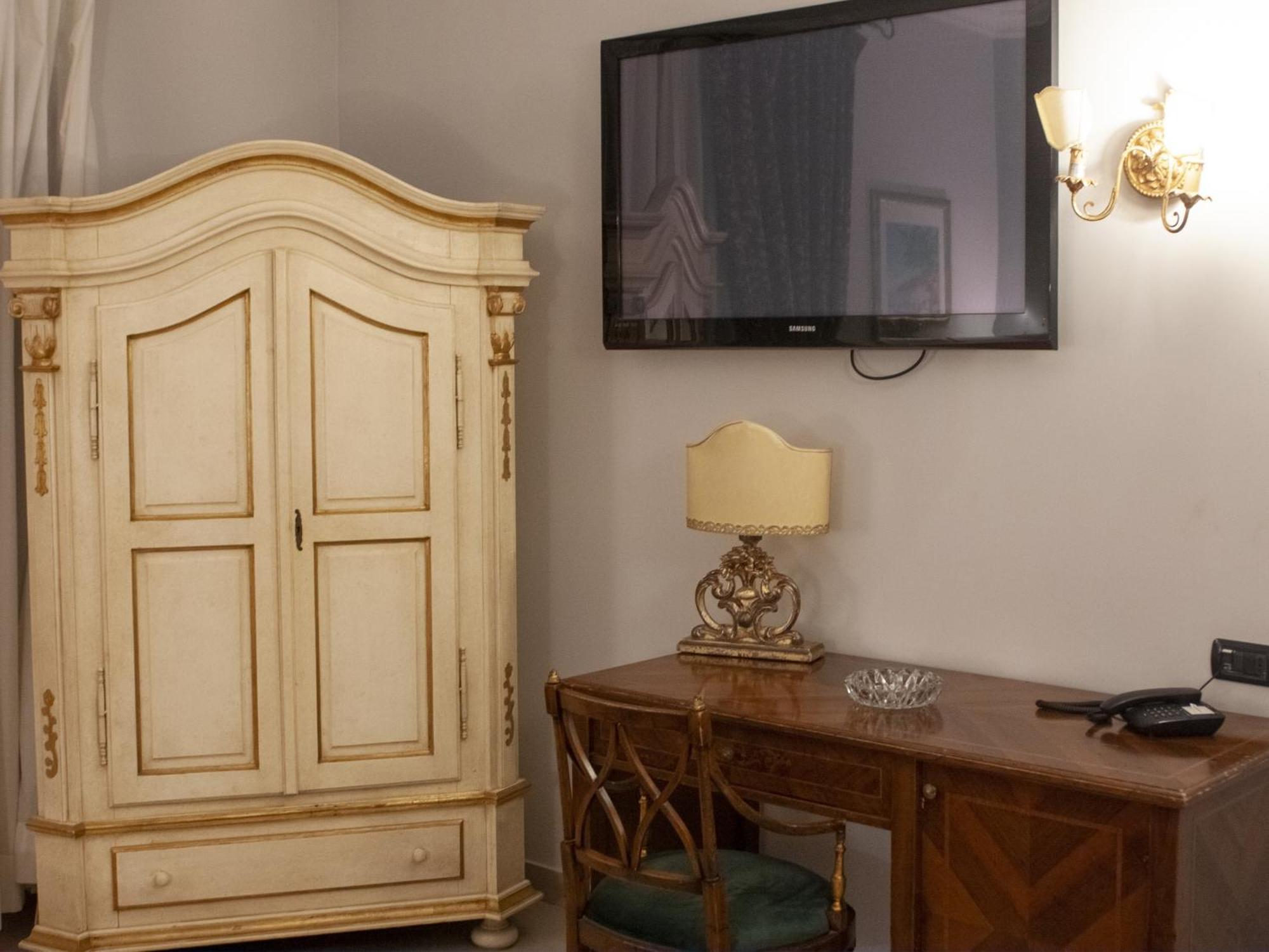 Hotel Serena Naples Luaran gambar